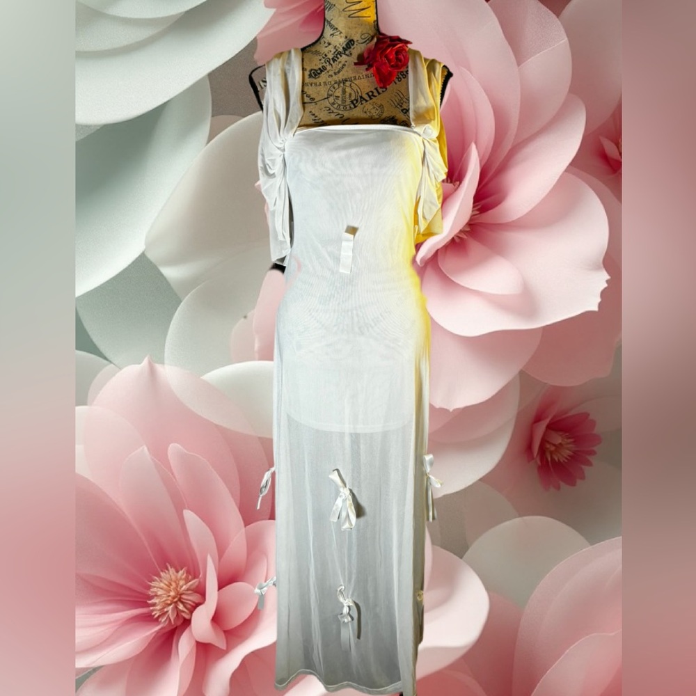 Beautiful white bow, embellished maxi dress